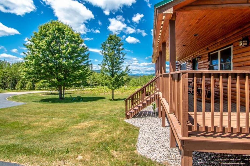 Spacious Log Home Overlooking 40 White Mnt Peaks: Host Weddings House in Brownfield