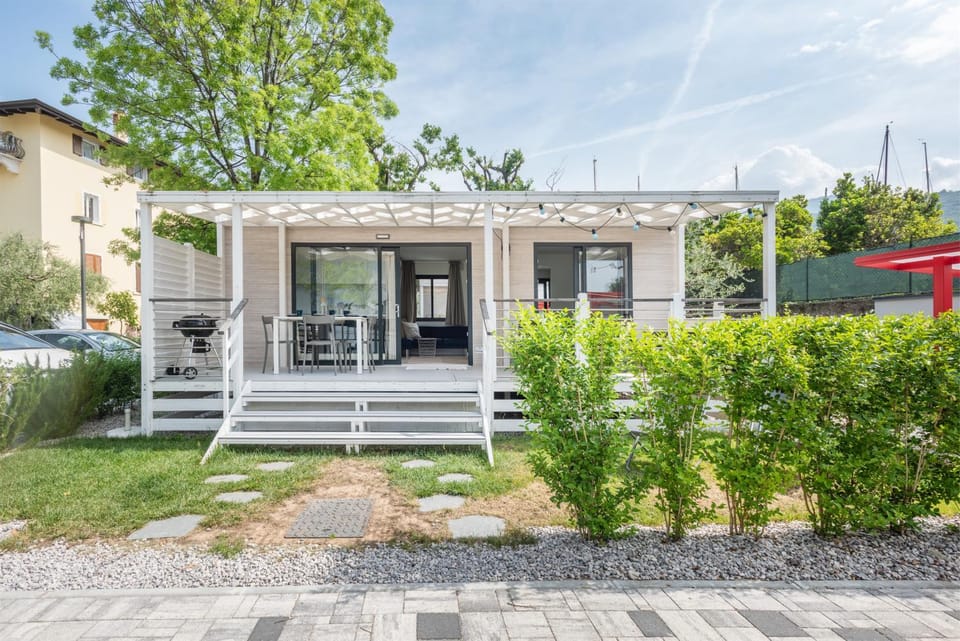 Property building, Day, Garden, Garden view