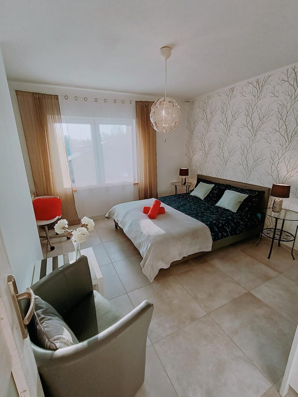 Bed, Bedroom, towels