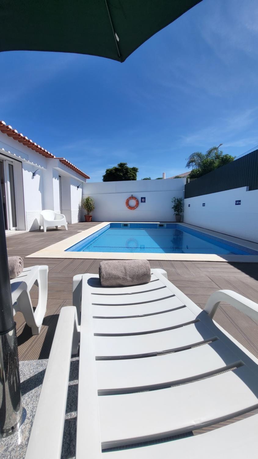 Property building, Balcony/Terrace, Swimming pool