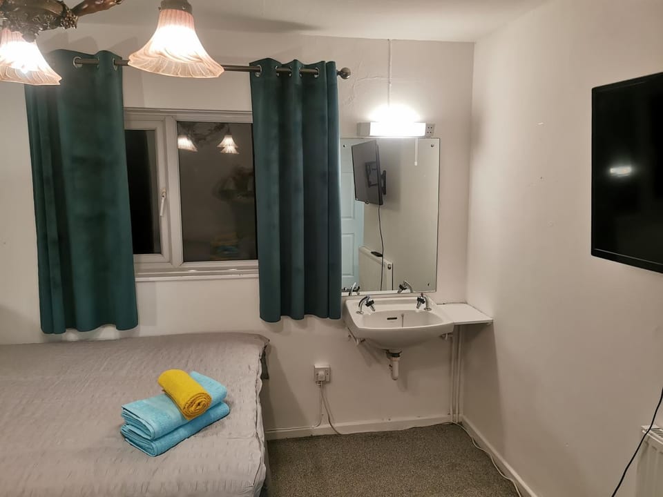Bed, Photo of the whole room, towels
