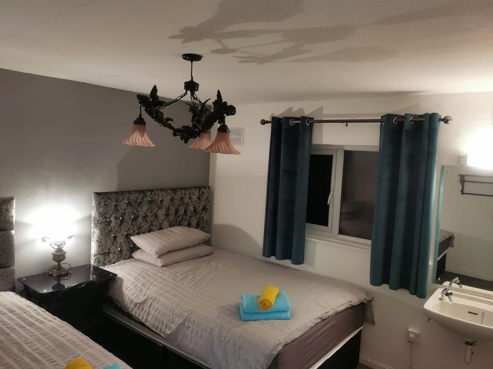 Bed, towels