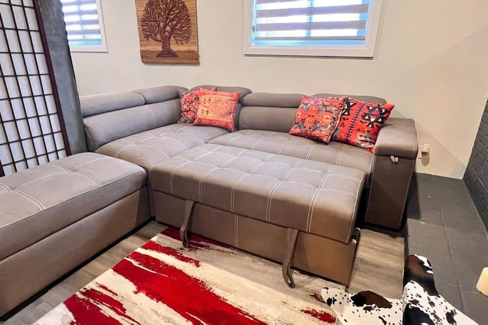 Alluring Private Bachelor Unit Vacation rental in Windsor