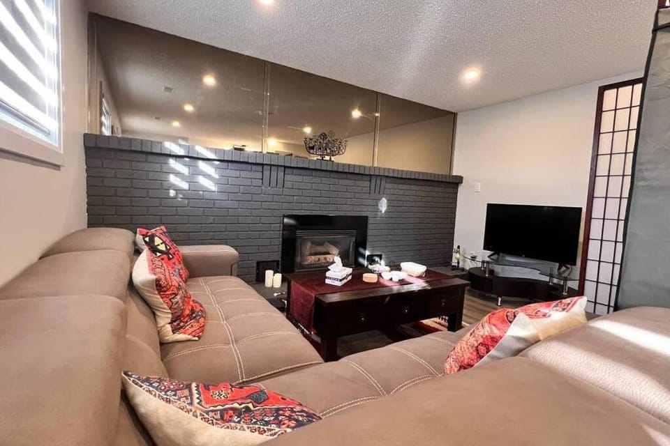 Alluring Private Bachelor Unit Vacation rental in Windsor