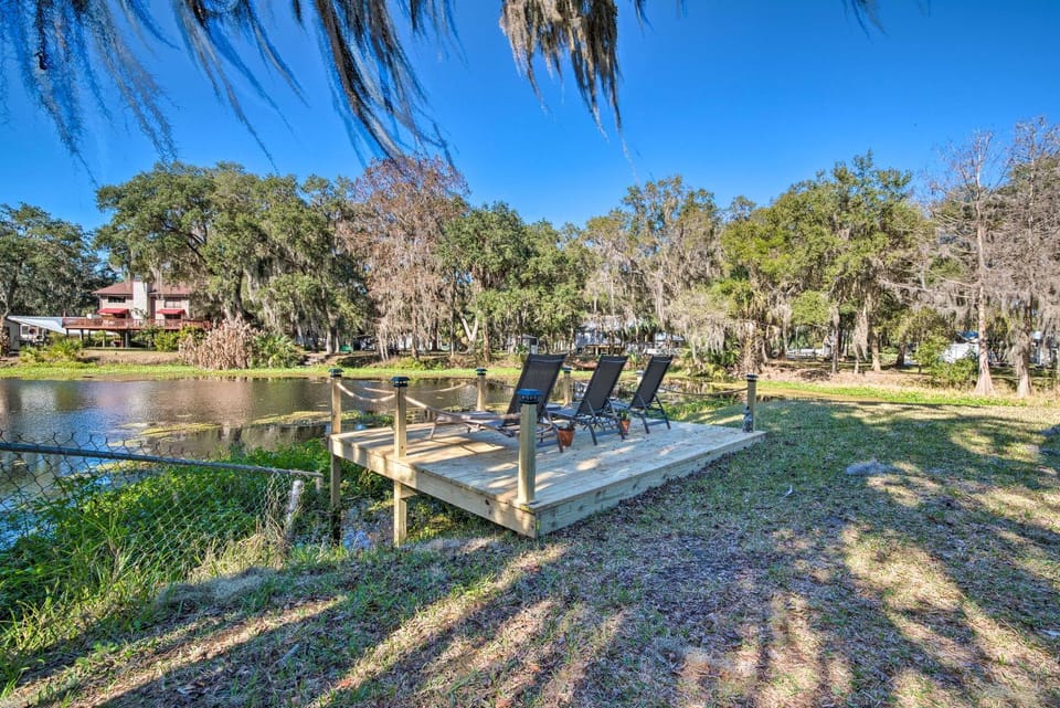 Waterfront Studio w/ Dock Access in Inglis! Apartment in Florida