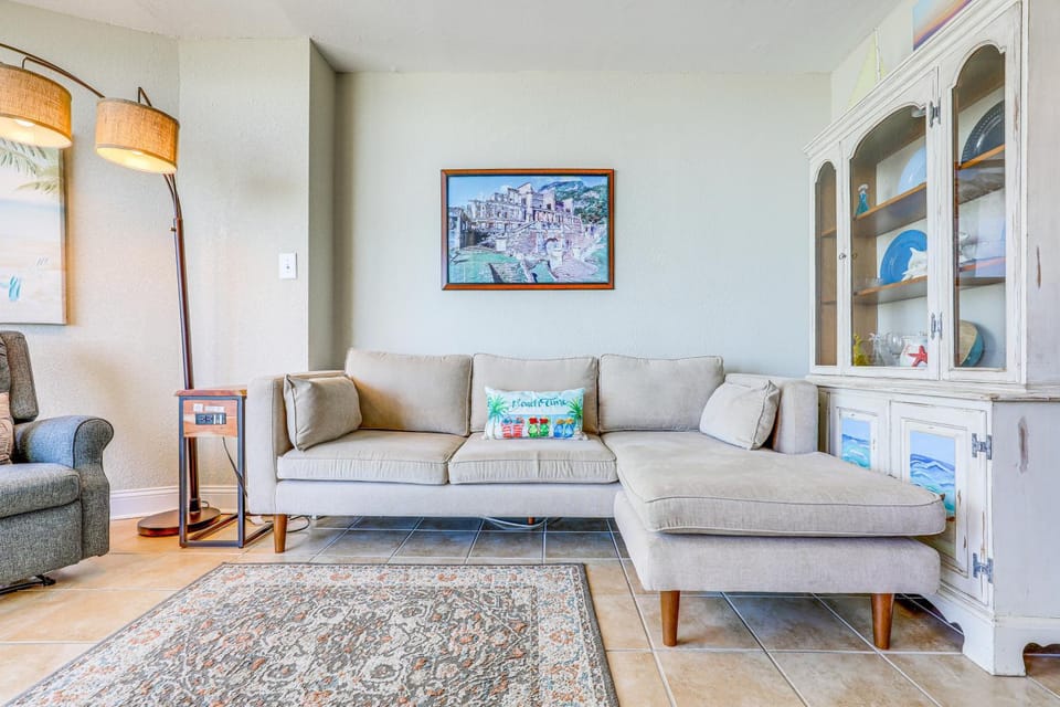 Walk to Shore: Condo w/ 2 Pools in Myrtle Beach House in Myrtle Beach