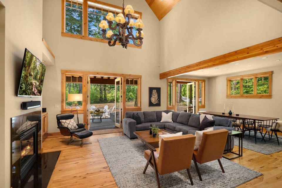 Hot Tub & Heated Patio! Suncadia Ski Getaway House in Kittitas County