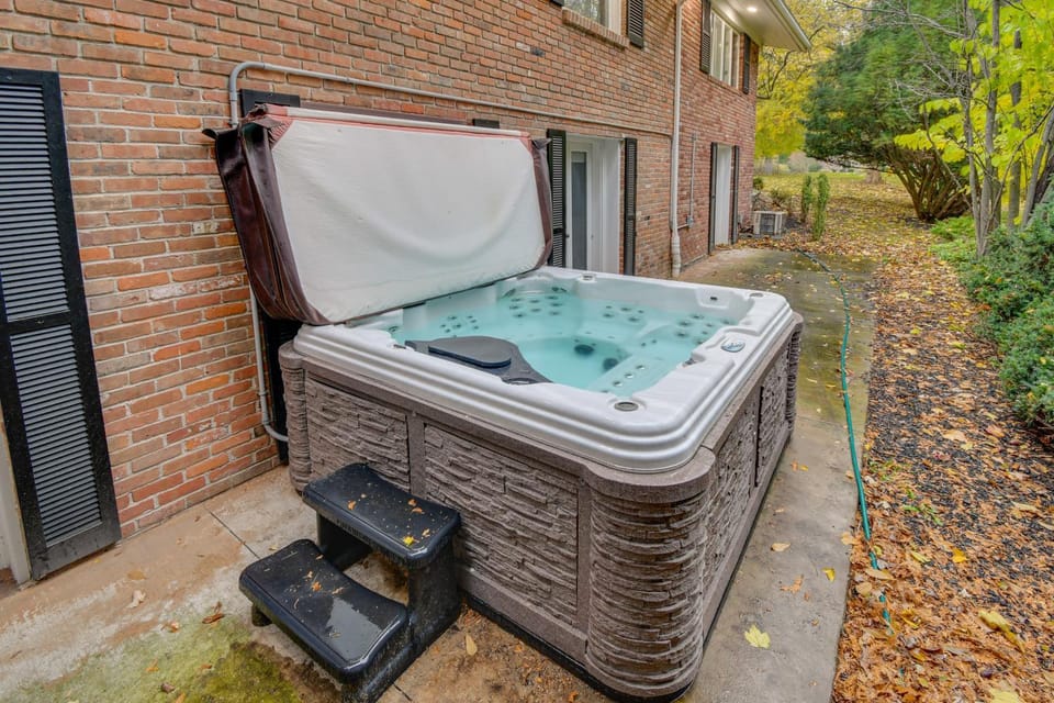 Spacious Rochester Home w/ Heated Pool & Hot Tub! House in Brighton
