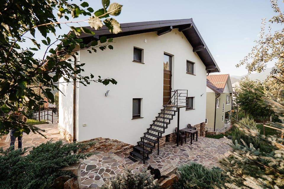 Property building, Day, Garden, Garden view