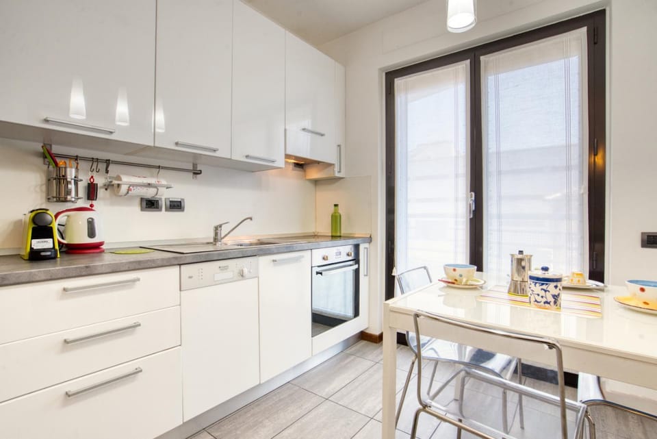 Kitchen or kitchenette, Dining area, pet friendly, stove