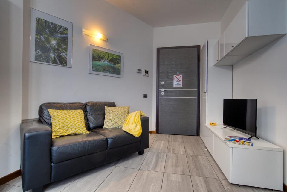 Communal lounge/ TV room, TV and multimedia, Living room, Evening entertainment