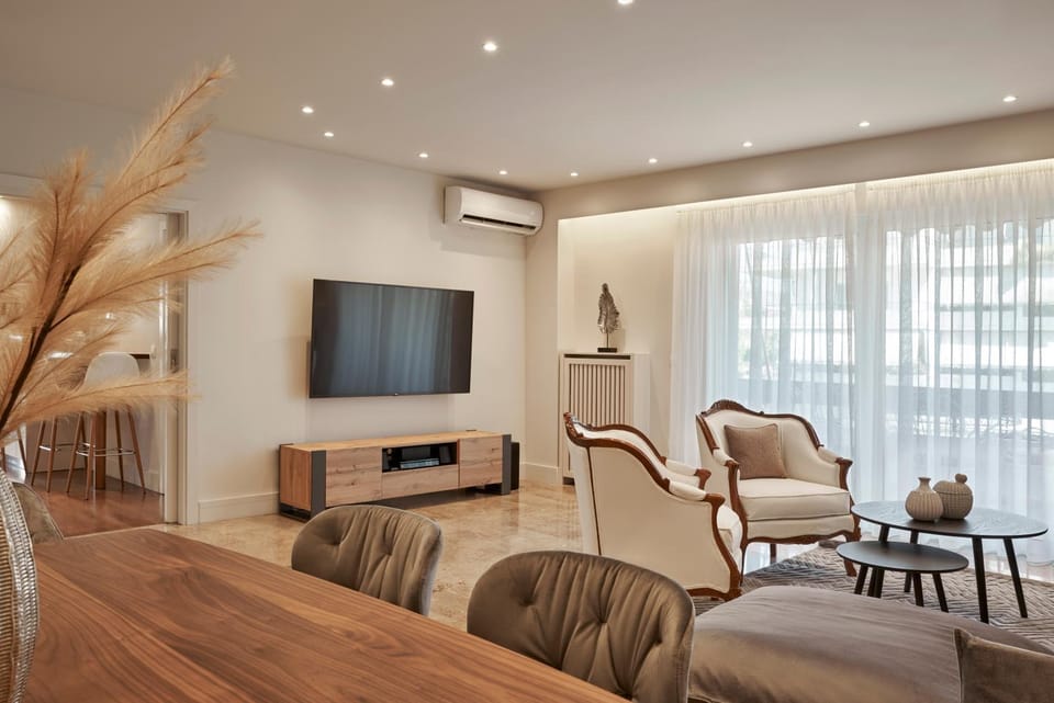 Communal lounge/ TV room, TV and multimedia, Living room, Seating area, Evening entertainment, air conditioner