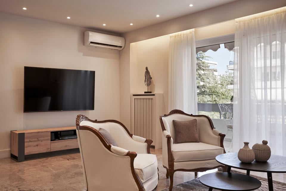 Communal lounge/ TV room, TV and multimedia, Living room, Seating area, Evening entertainment, air conditioner