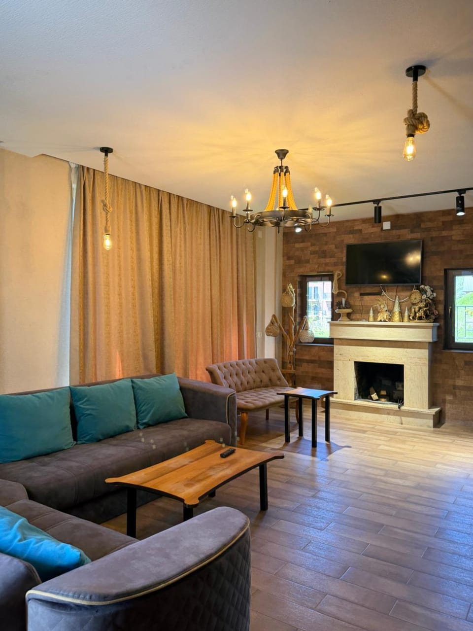 TV and multimedia, Living room, Seating area, flat iron