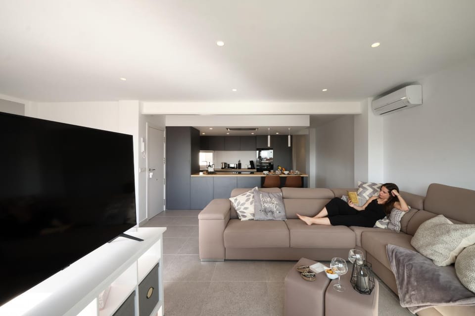 Communal lounge/ TV room, Living room