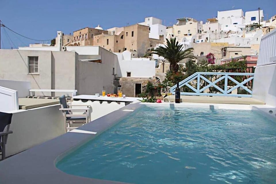 Patio, Facade/entrance, Natural landscape, Hot Tub, City view, Pool view, Swimming pool, sunbed