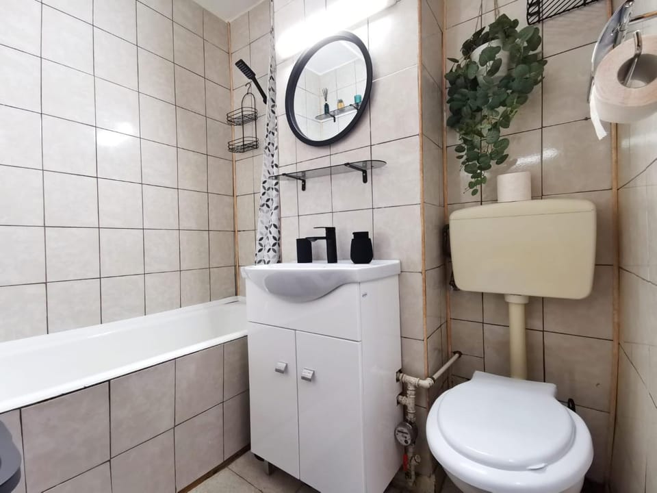 Shower, Toilet, Bathroom, Bath, towels