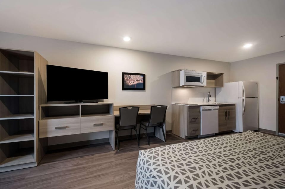 TV and multimedia, Kitchen or kitchenette, Bedroom