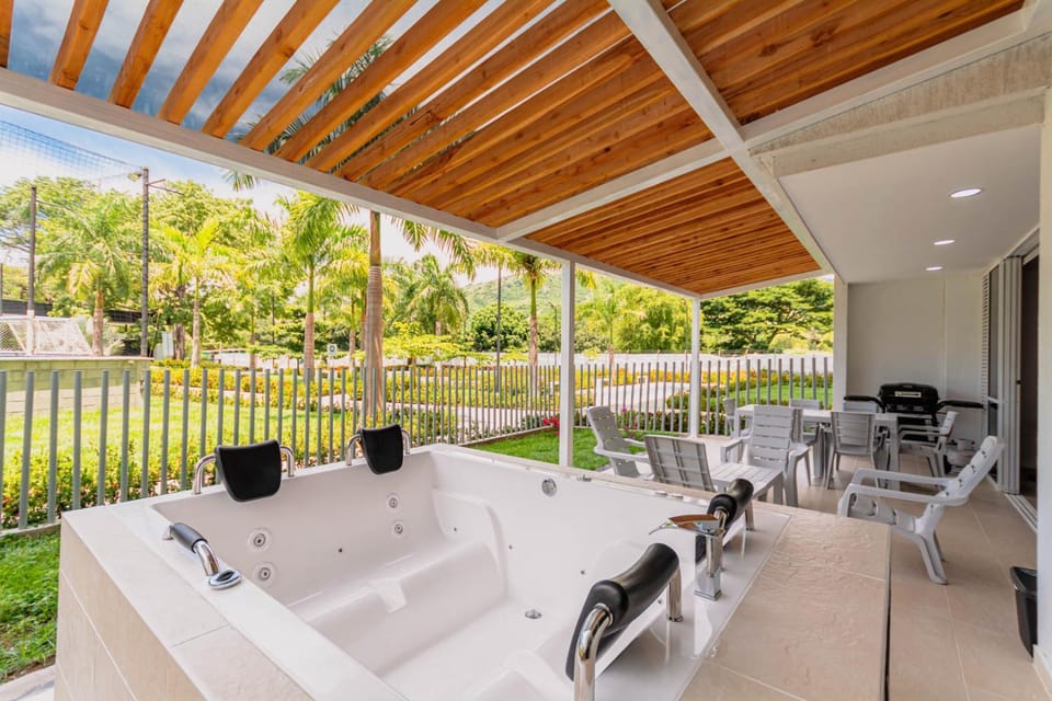 Off site, Day, Natural landscape, Hot Tub, Garden view