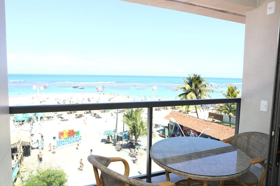 Flat à Beira Mar com Varanda em Frente as Piscinas Naturais 307 Apartment in Ipojuca