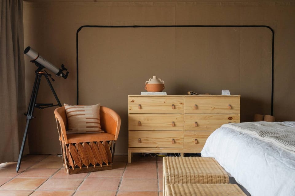 Bed, Seating area, Bedroom