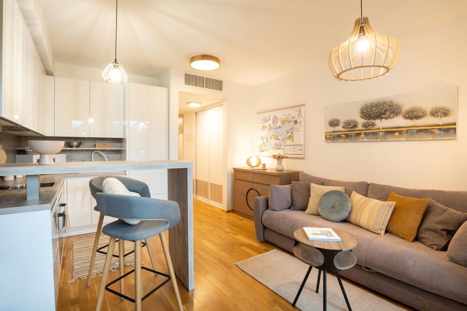 Kitchen or kitchenette, Living room, Seating area, Dining area