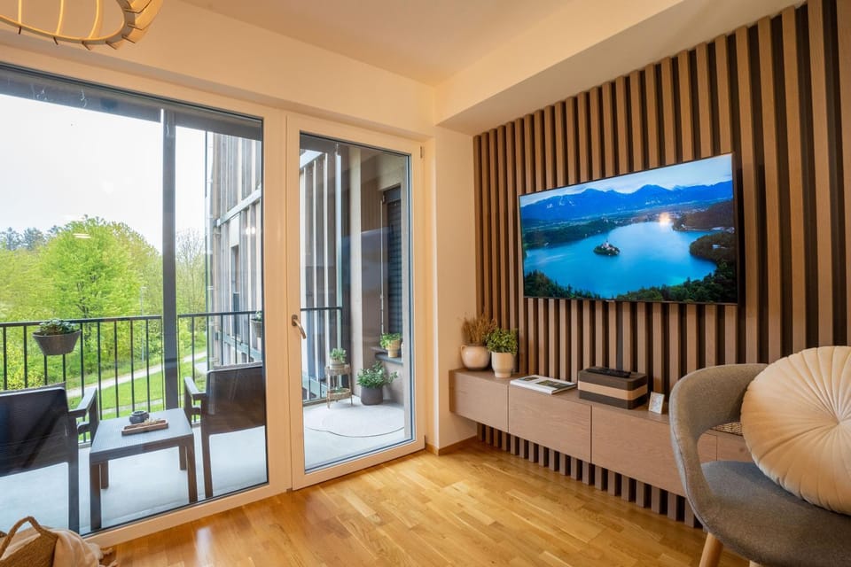 TV and multimedia, Balcony/Terrace, Living room