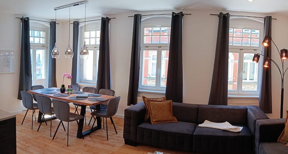 Seating area, Dining area