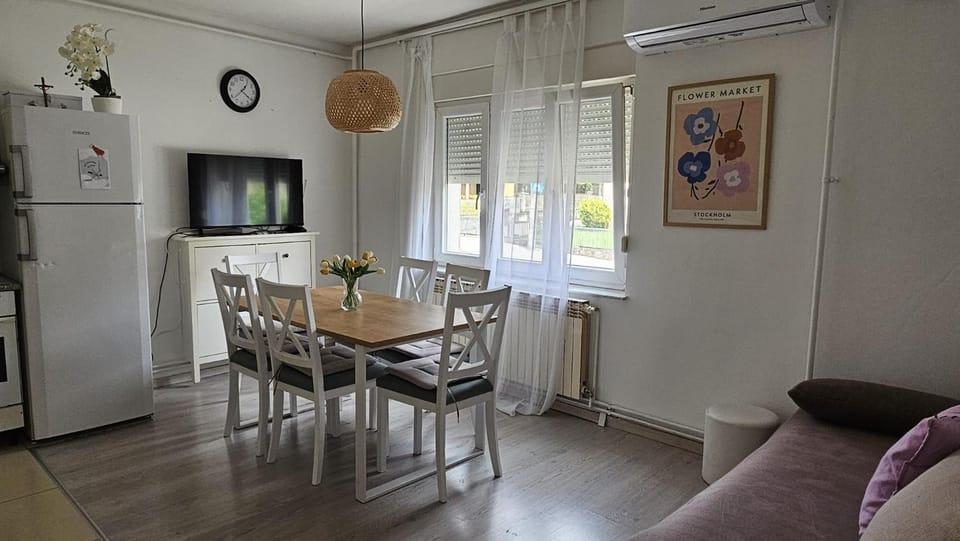 TV and multimedia, Dining area