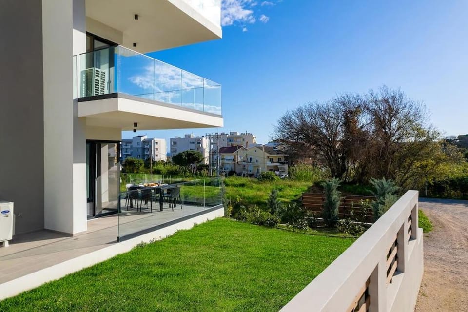 Property building, Garden, Garden, Balcony/Terrace, Garden view