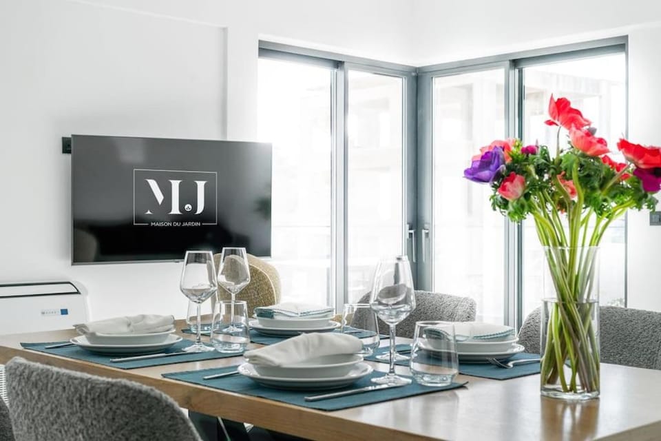 TV and multimedia, Dining area