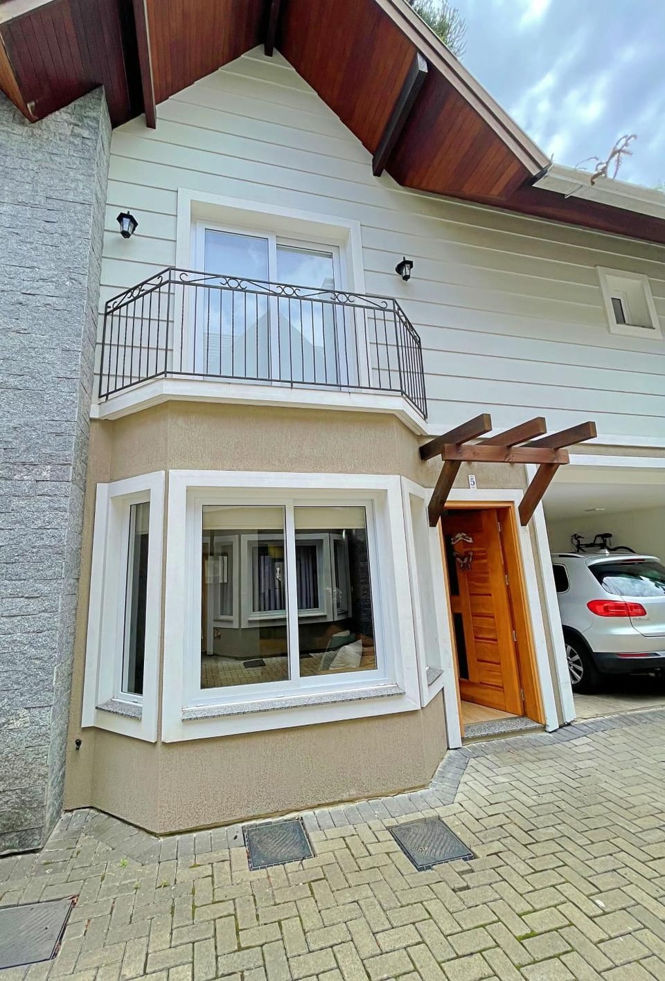 Facade/entrance