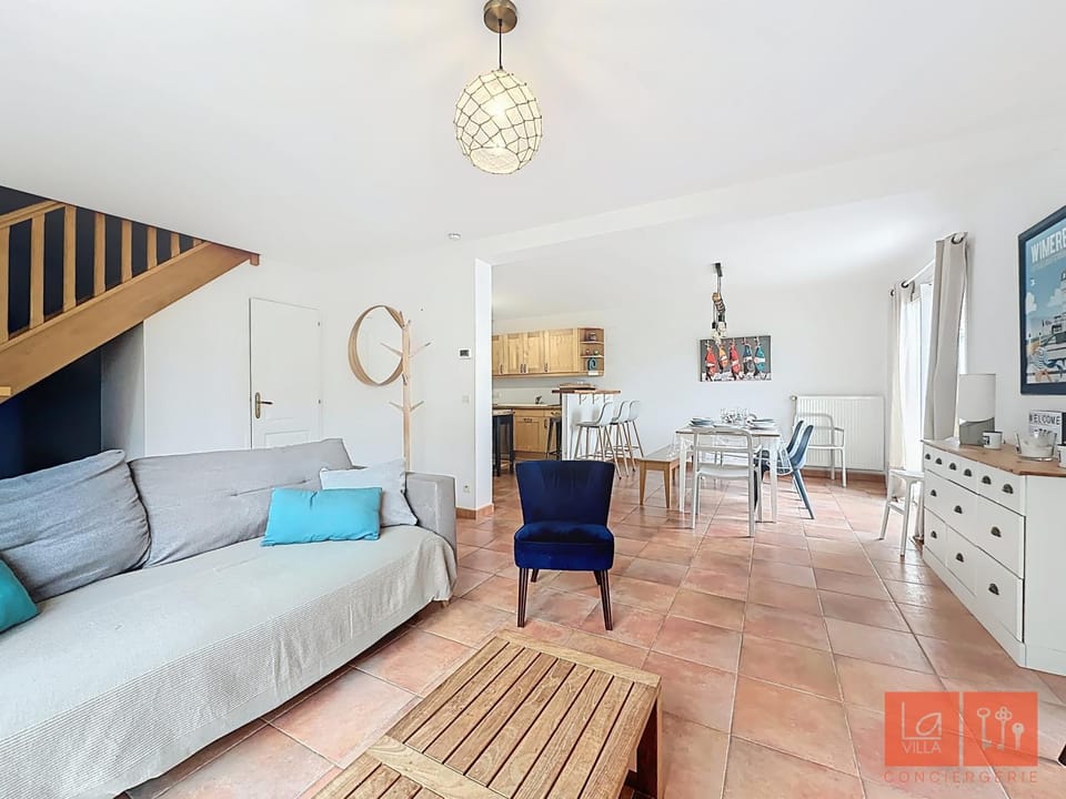 Living room, Dining area