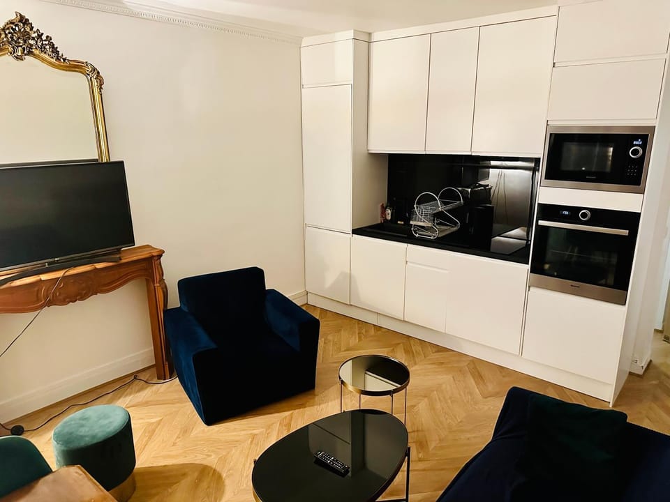 Home Sweet Home Champs de Mars Apartment in Paris