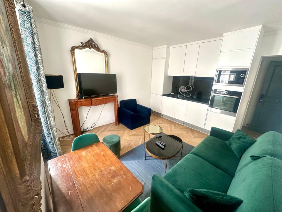 Home Sweet Home Champs de Mars Apartment in Paris