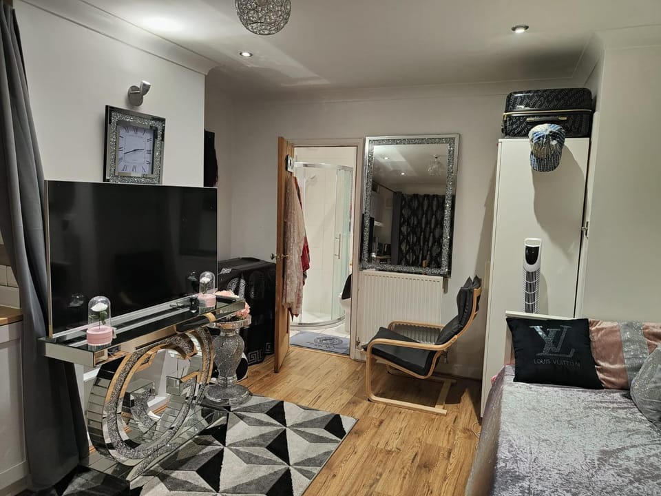GRAVESEND - BEAUTIFUL Studio Vacation rental in Gravesend