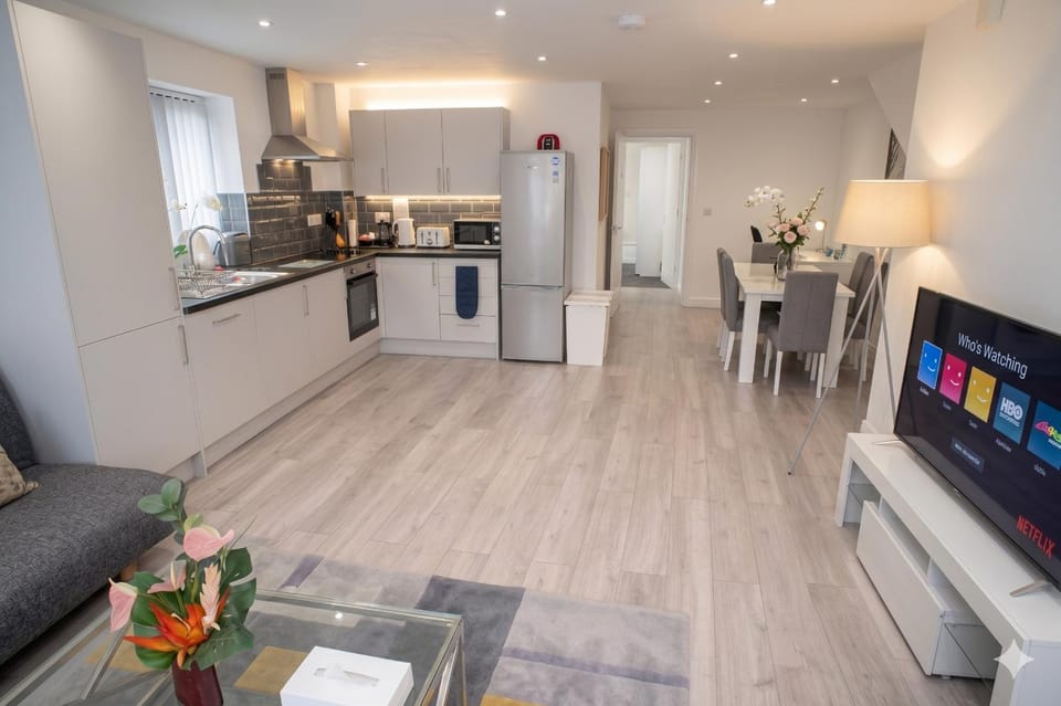 Kitchen or kitchenette, Dining area, dishwasher, oven, stove