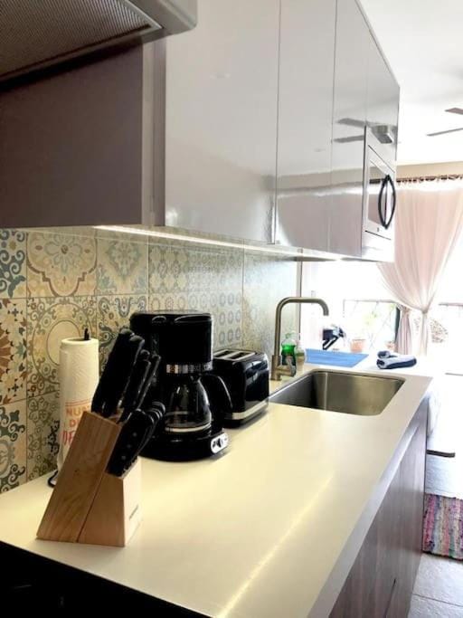 Coffee/tea facilities, Kitchen or kitchenette, minibar, stove, toaster