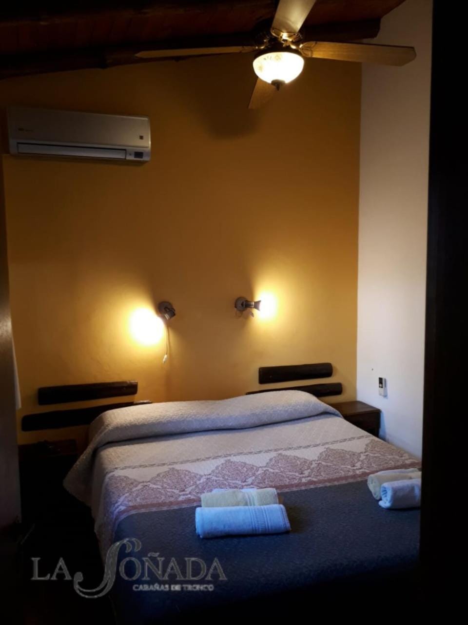 Bed, Photo of the whole room, Bedroom, air conditioner