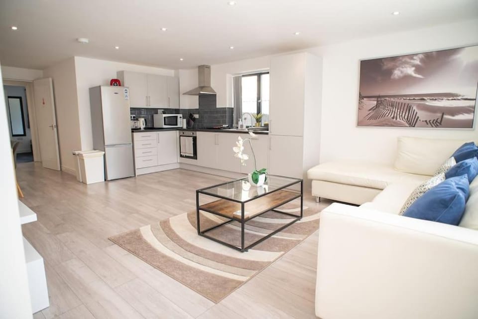 Maisy Lodge - Two Bed Lux Flat - Parking, Netflix, WIFI - Close to Blenheim Palace & Oxford - F2 Apartment in Cherwell District