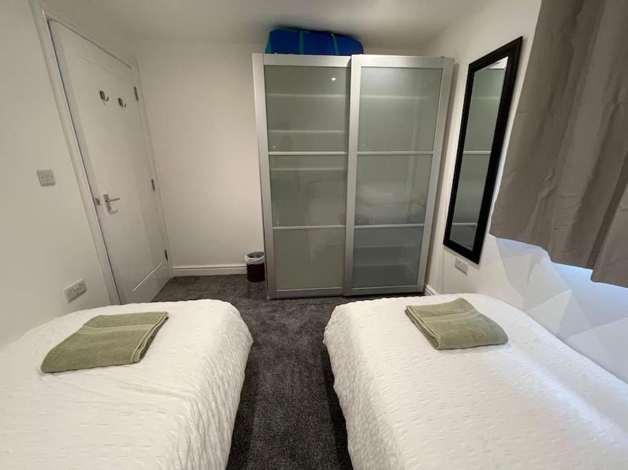 Maisy Lodge - Two Bed Lux Flat - Parking, Netflix, WIFI - Close to Blenheim Palace & Oxford - F2 Apartment in Cherwell District