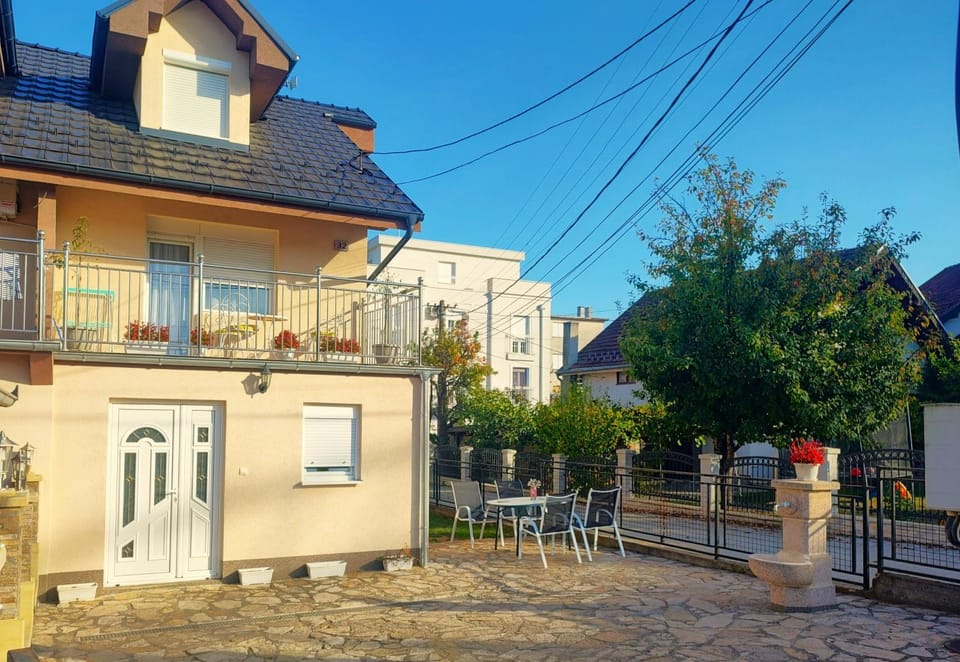 Property building, Day, Neighbourhood