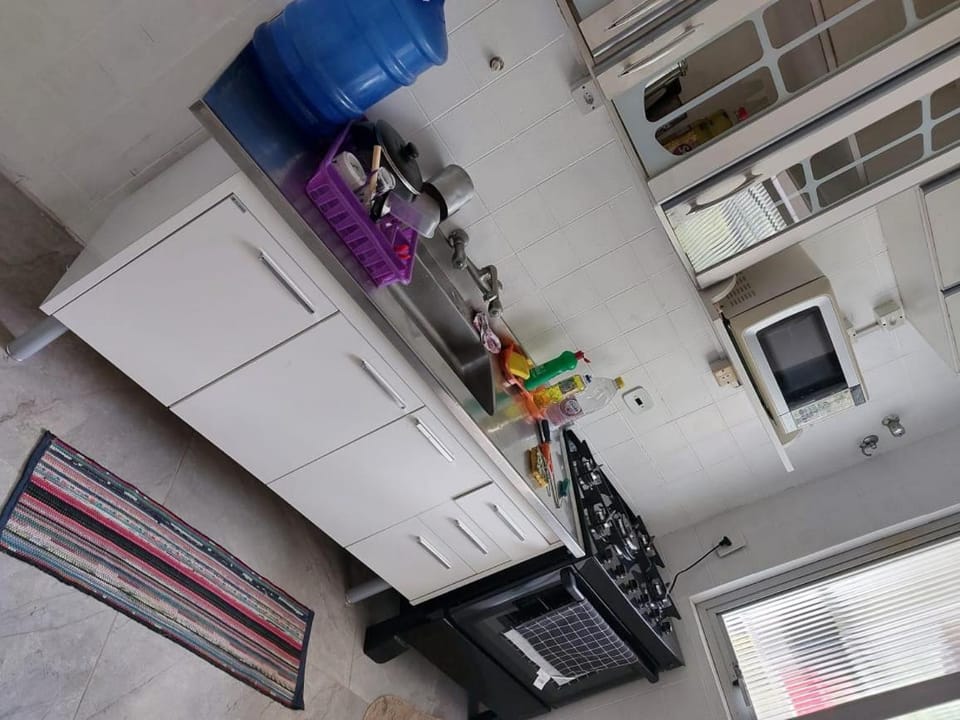 Apto em Enseada, 200 metros praia - 2 quartos com ar condicionado - 6 hospedes Apartment in State of São Paulo