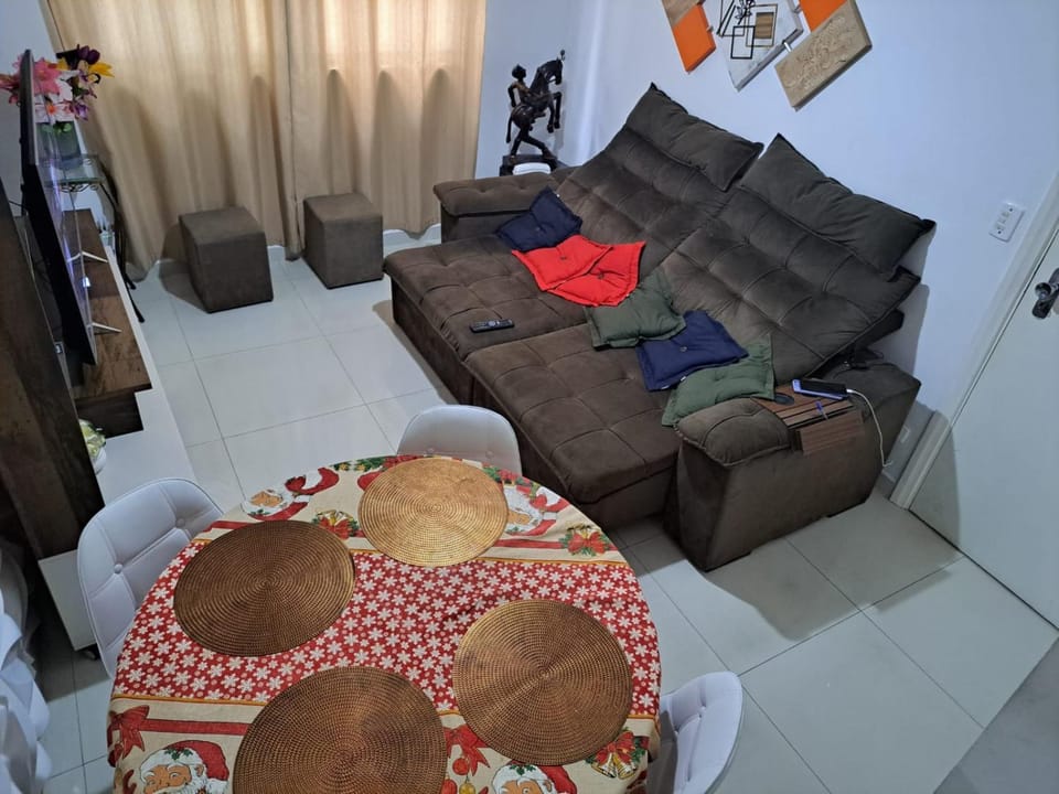 Apto em Enseada, 200 metros praia - 2 quartos com ar condicionado - 6 hospedes Apartment in State of São Paulo
