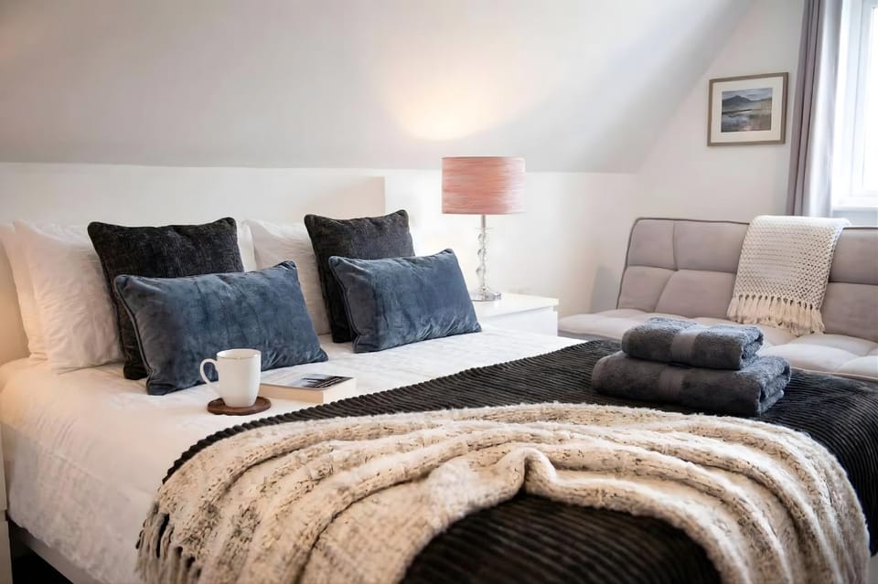 Rosey Lodge -1Bedroom Cousy Flat - Parking, Netflix, WIFI - Close to Blenheim Palace & Oxford - F5 Apartment in Cherwell District