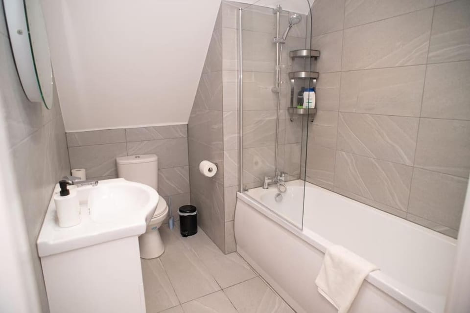 Rosey Lodge -1Bedroom Cousy Flat - Parking, Netflix, WIFI - Close to Blenheim Palace & Oxford - F5 Apartment in Cherwell District