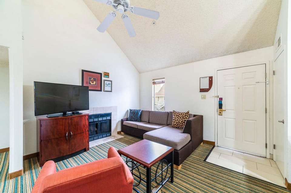 Metro Phoenix Extended Stay - Phoenix Apartment in Phoenix