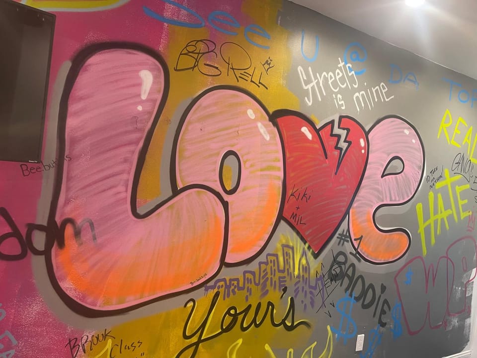 Art Deco Graffiti Suite Hotel in Philadelphia