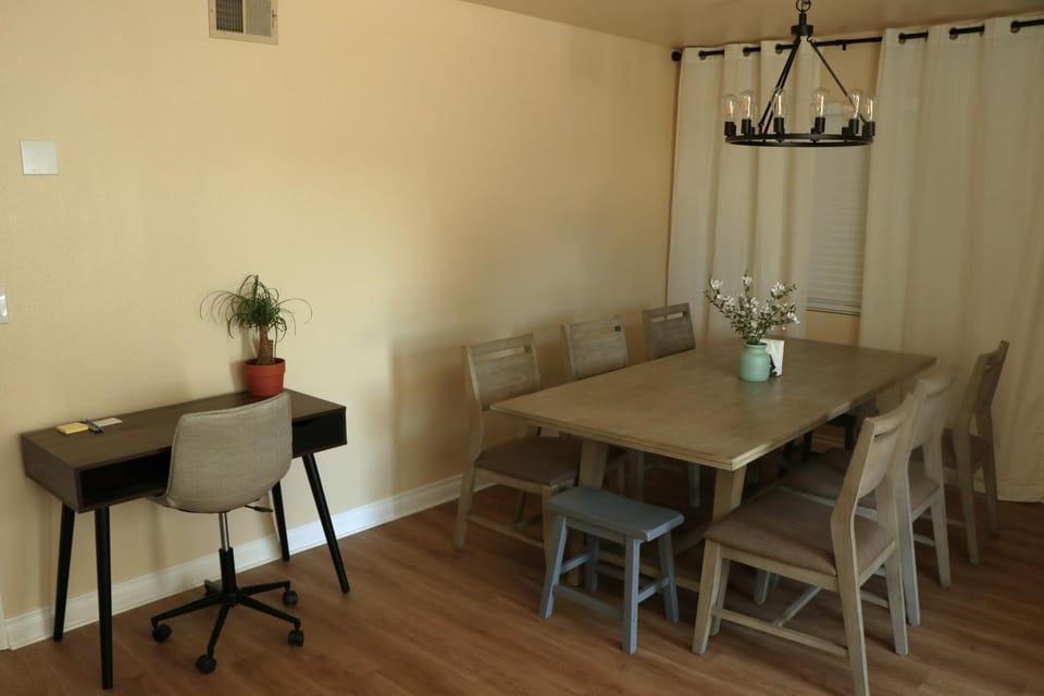 Cozy Family Home - 20 Mins from Disneyland House in Placentia