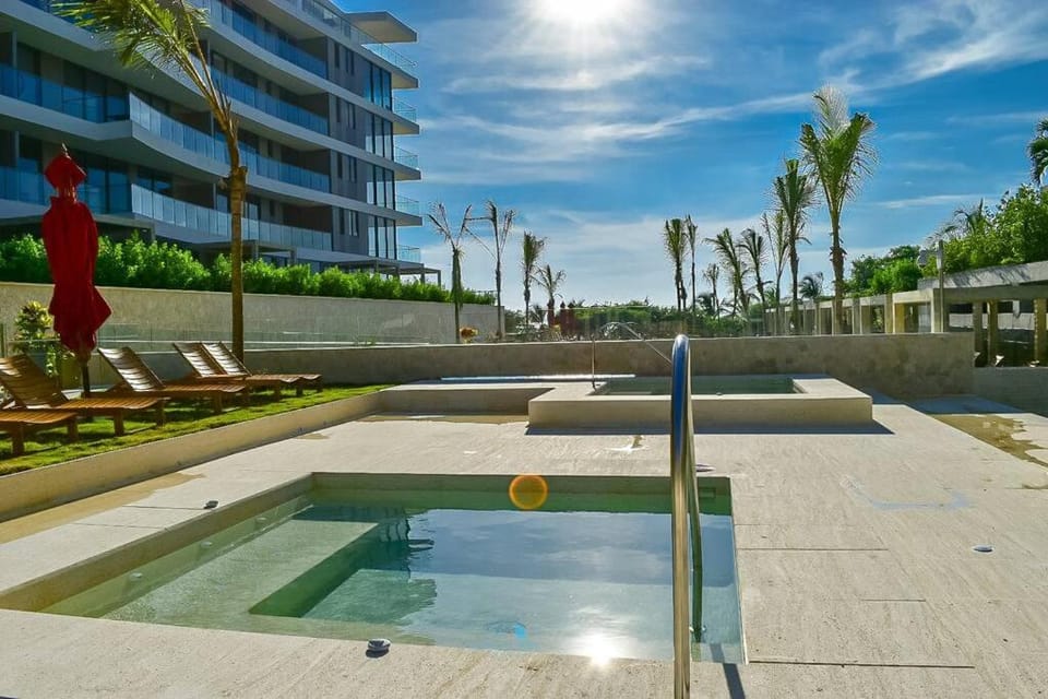 Hot Tub, Swimming pool